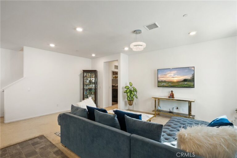 5604 Altamura Way #10, Fontana