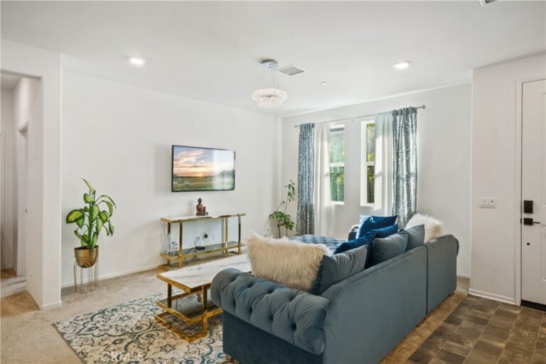 5604 Altamura Way #10, Fontana