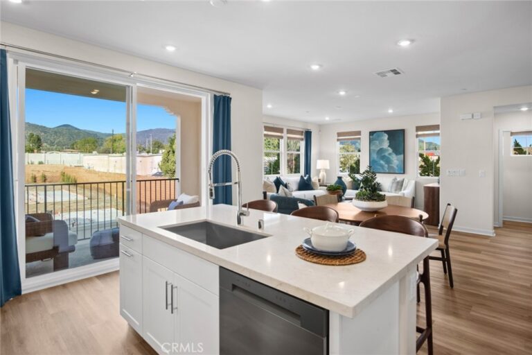 561 Gregory Way, Glendora