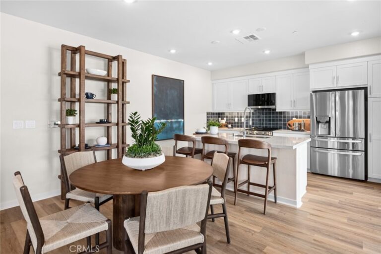 561 Gregory Way, Glendora