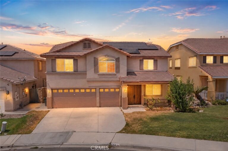 5764 Riverwood, Fontana