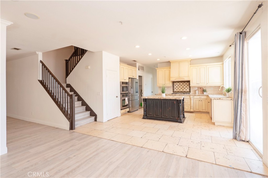 5764 Riverwood, Fontana