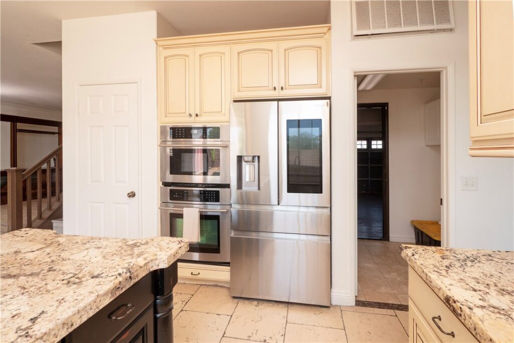 5764 Riverwood, Fontana