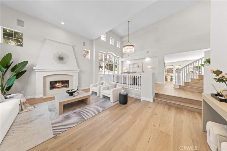 5776 Parkcrest Dr, La Verne