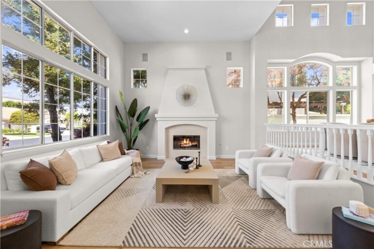 5776 Parkcrest Dr, La Verne