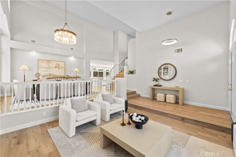5776 Parkcrest Dr, La Verne