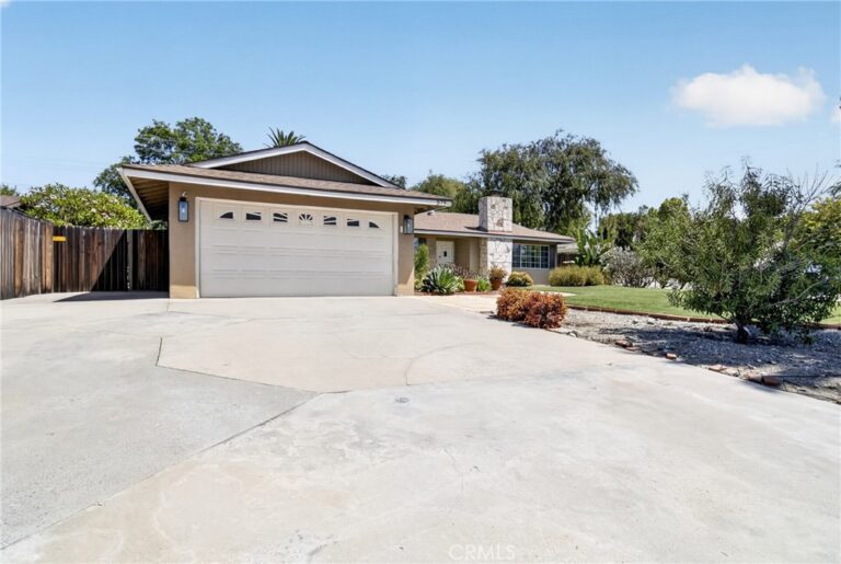 579 Aurora, Claremont