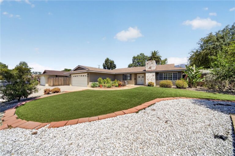 579 Aurora, Claremont