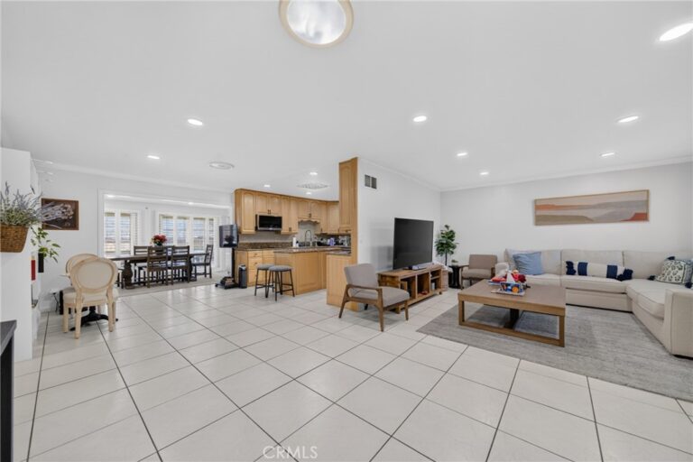 579 Aurora, Claremont