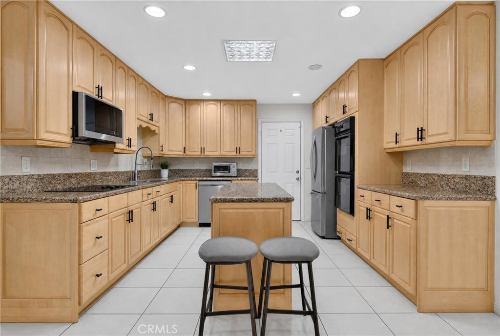 579 Aurora, Claremont