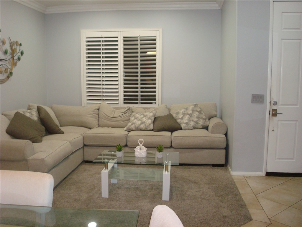 6043 Camargo Place, Fontana