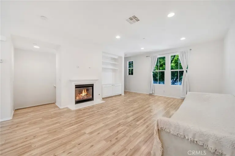 6366 Estrela, Eastvale