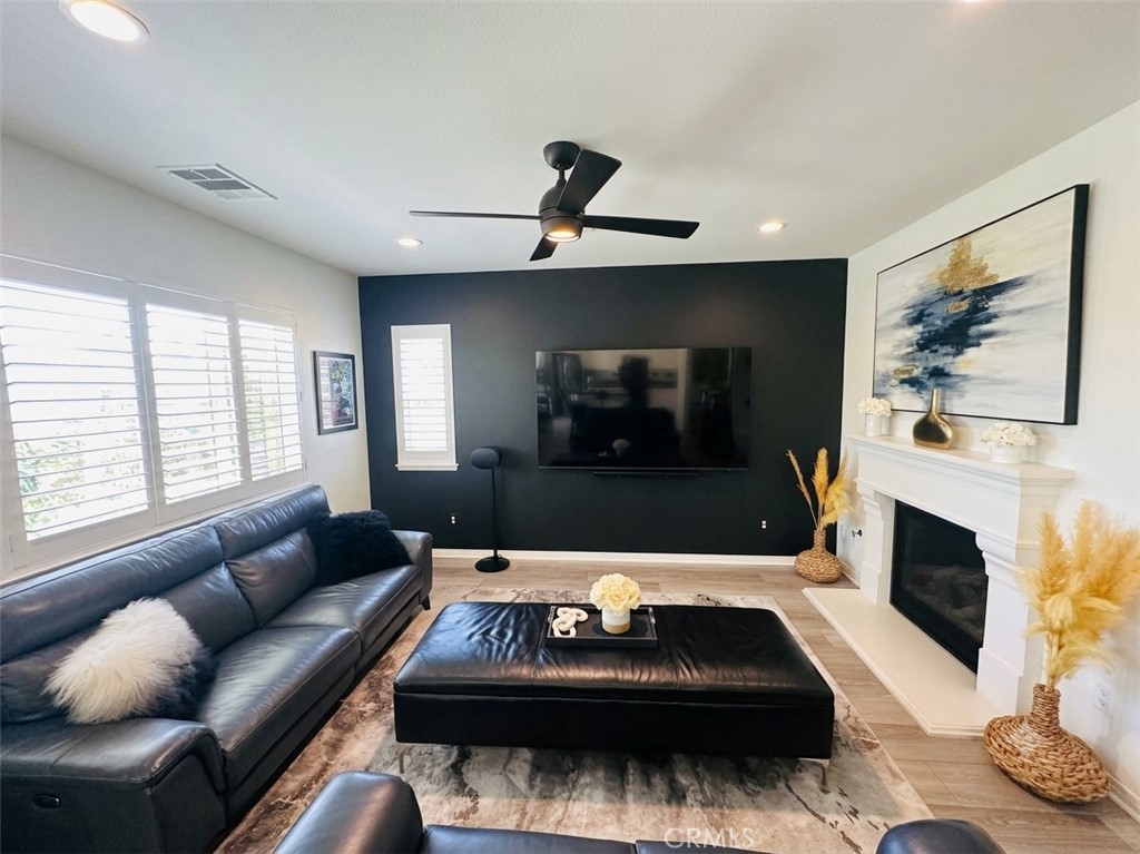 6389 Bluestone, Fontana