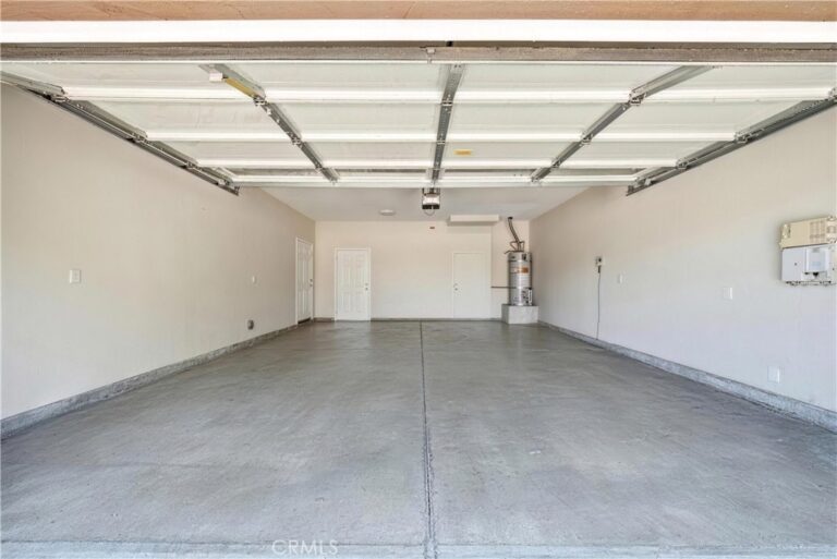 658 E. Phillips Boulevard, Pomona