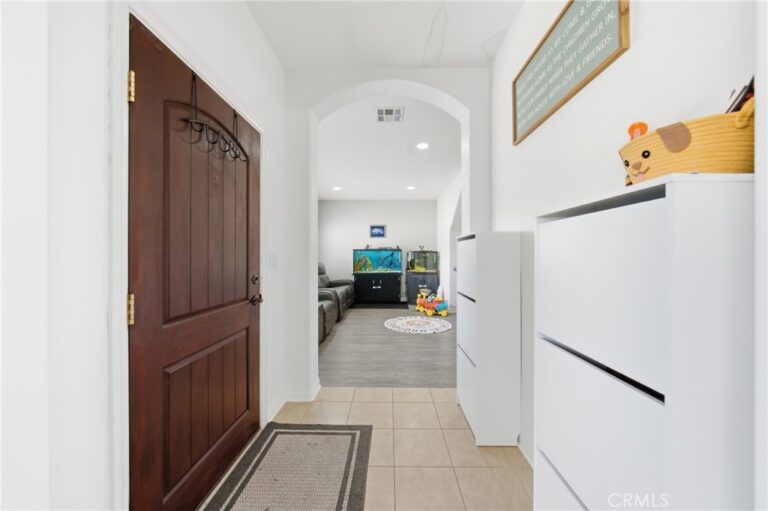 658 E. Phillips Boulevard, Pomona