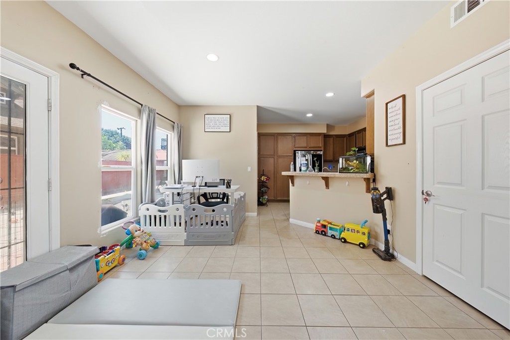 658 E. Phillips Boulevard, Pomona