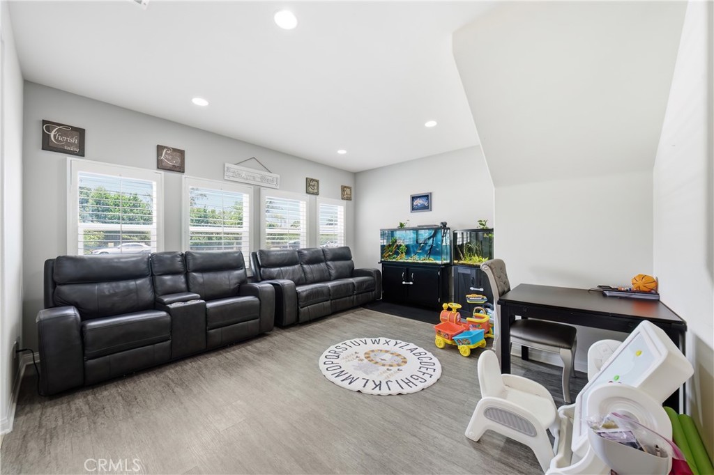 658 E. Phillips Boulevard, Pomona