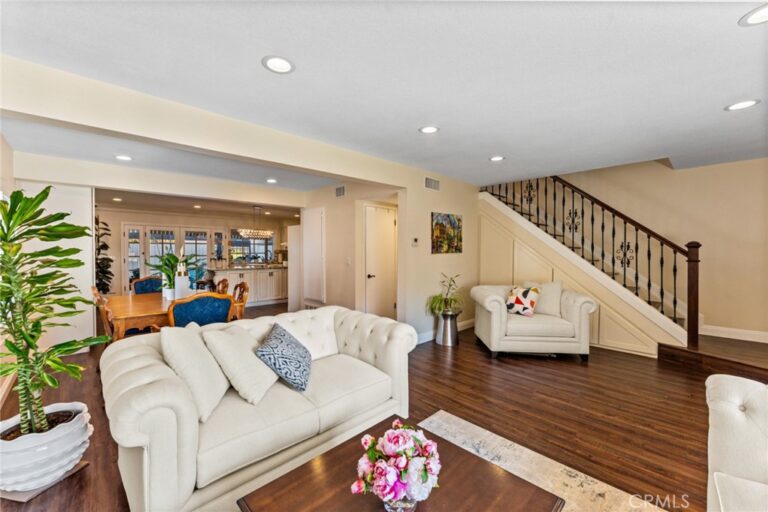 676 redwood Lane, San Dimas