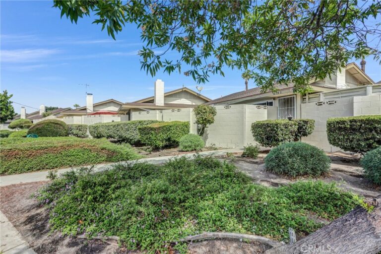 679 S Indian Hill #B, Claremont