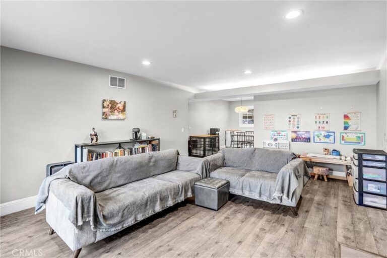 679 S Indian Hill #B, Claremont