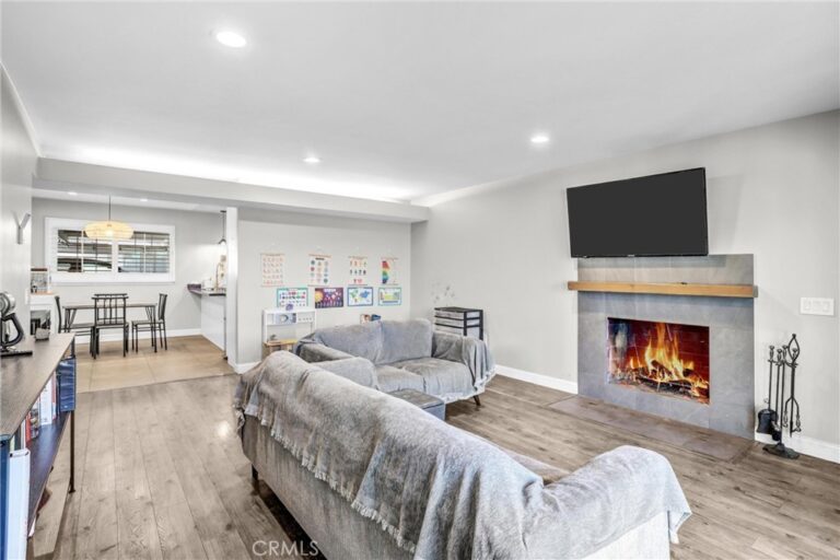 679 S Indian Hill #B, Claremont