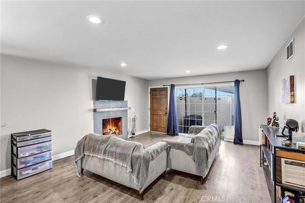 679 S Indian Hill #B, Claremont