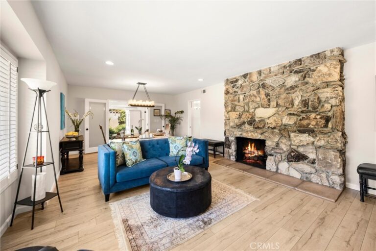 698 Wellesley, Claremont