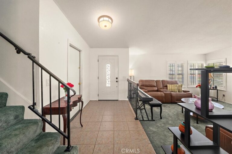 7370 Palm, Fontana