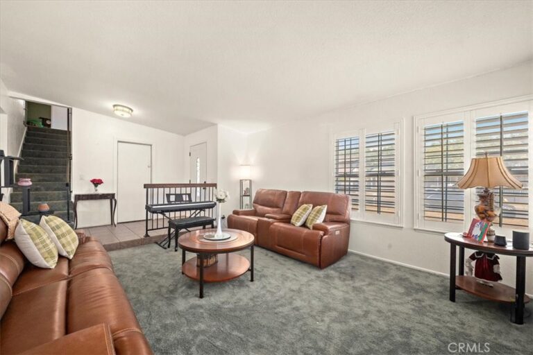 7370 Palm, Fontana