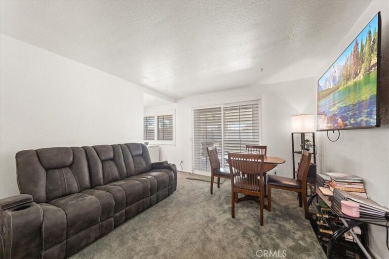 7370 Palm, Fontana