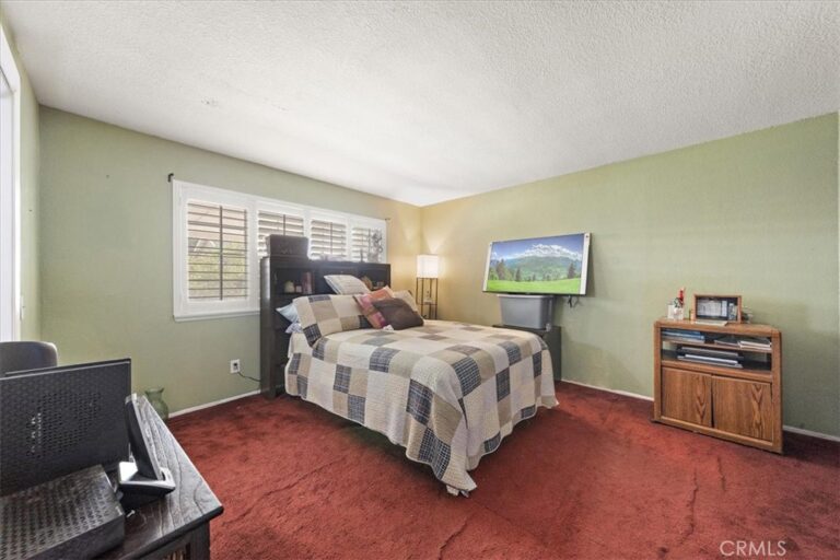 7370 Palm, Fontana