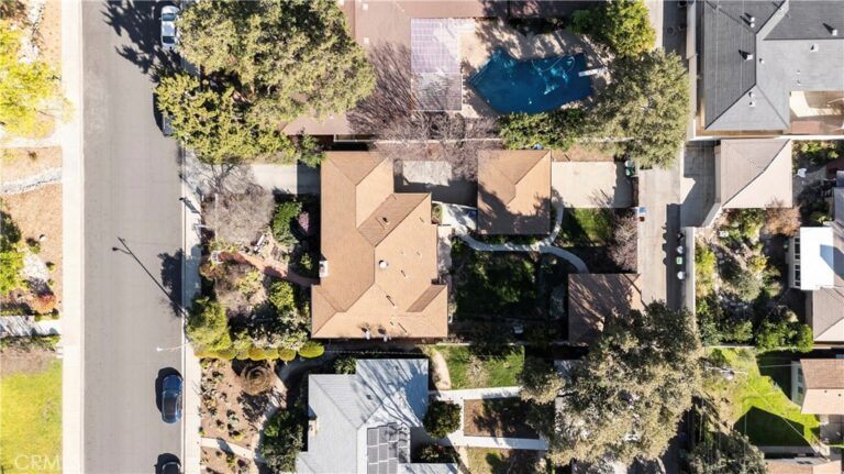 754 W 9th, Claremont