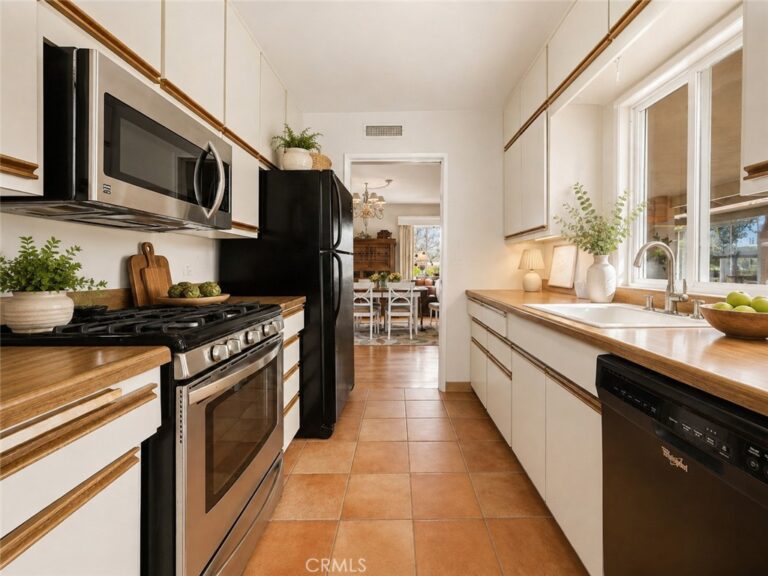 754 W 9th, Claremont