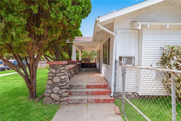 755 E Monterey Avenue, Pomona