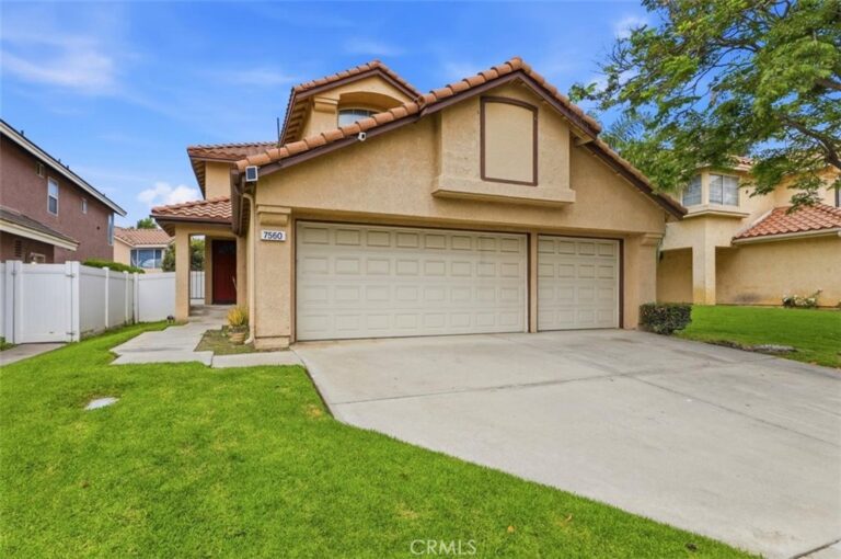 7560 Santa Lucia, Fontana