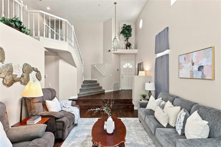 7560 Santa Lucia, Fontana