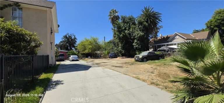 802 W 7th Street, Pomona