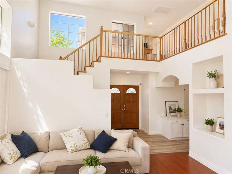 8043 Tuscany, Fontana