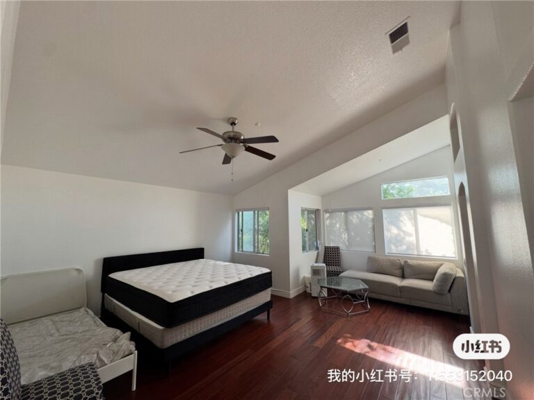 8043 Tuscany, Fontana