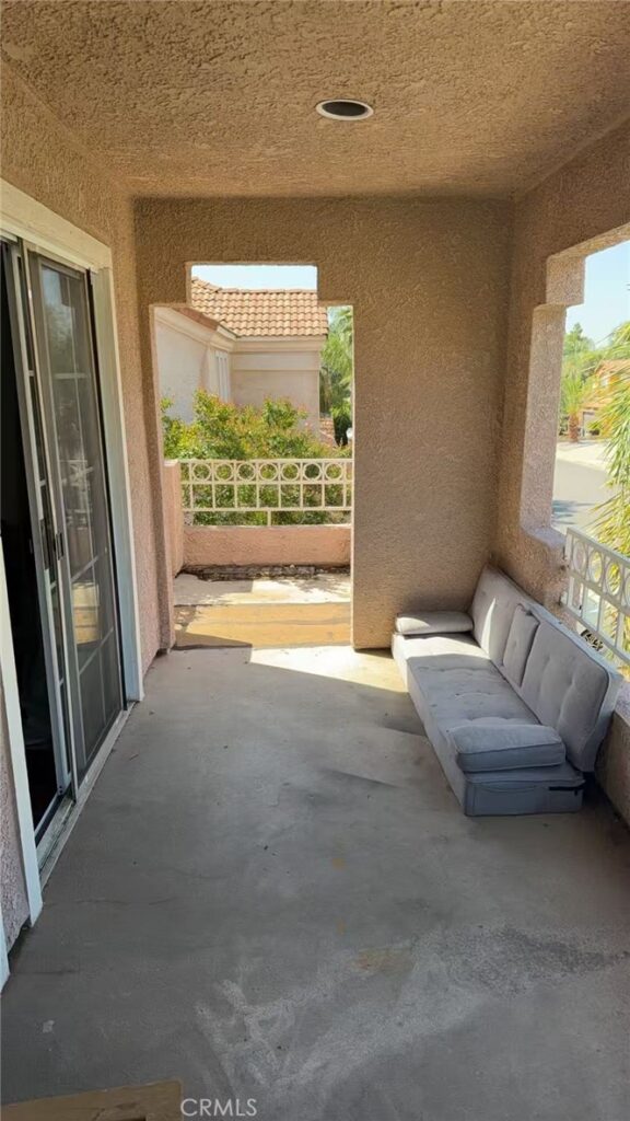 8043 Tuscany, Fontana
