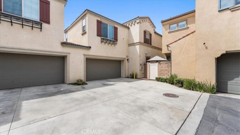 805 Cranberry Way, Upland