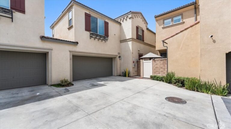 805 Cranberry Way, Upland