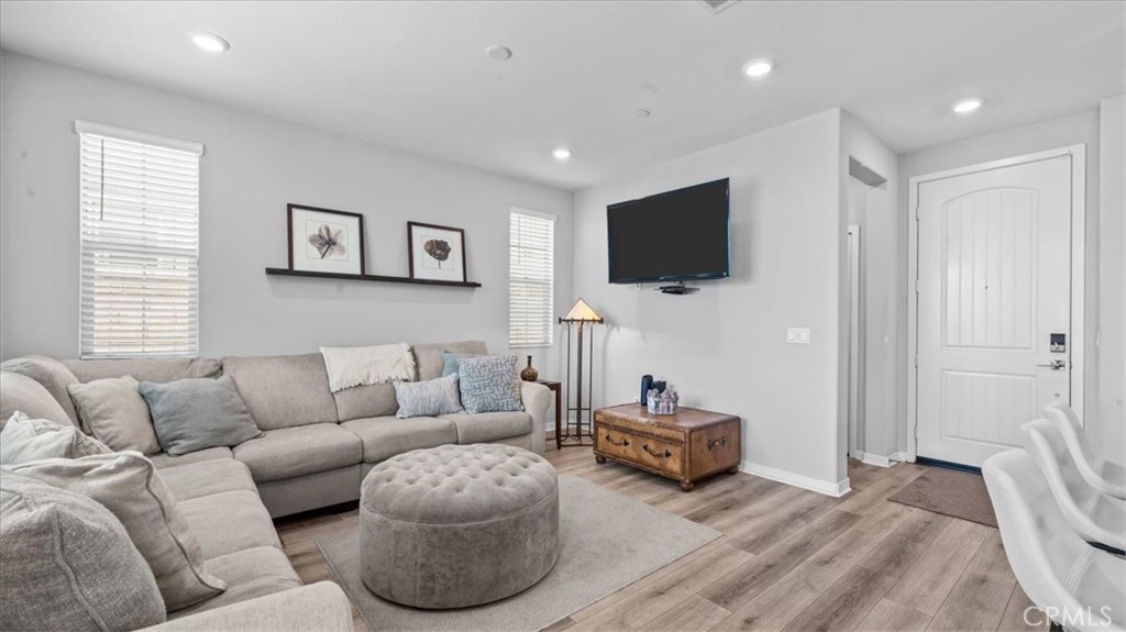 805 Cranberry Way, Upland