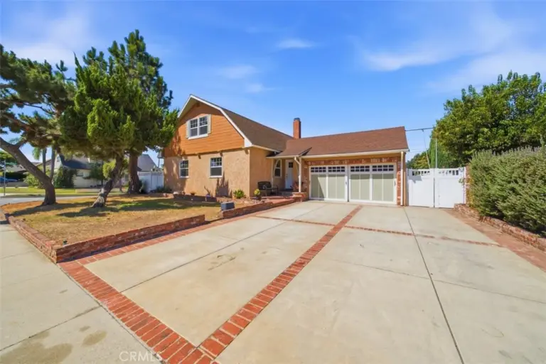 805 N Lyman Avenue, Covina