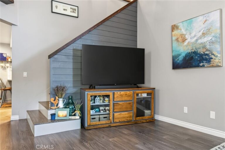 8082 Summer Place, Fontana