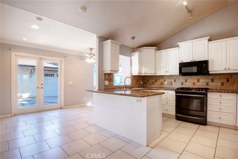 819 Plaza Serena, Ontario