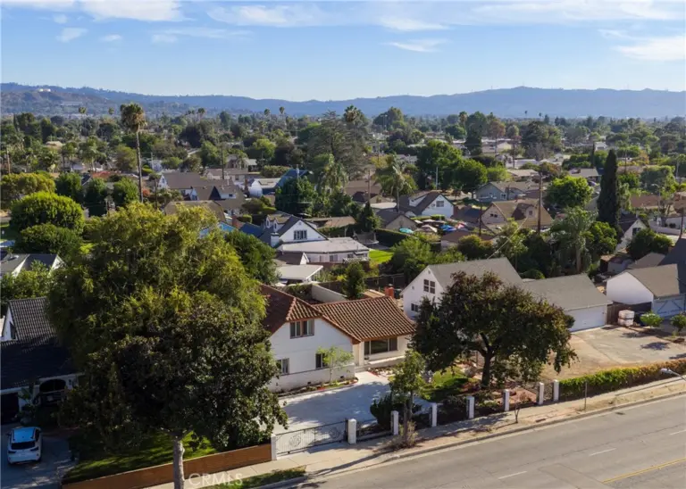 820 E Cameron Avenue, West Covina