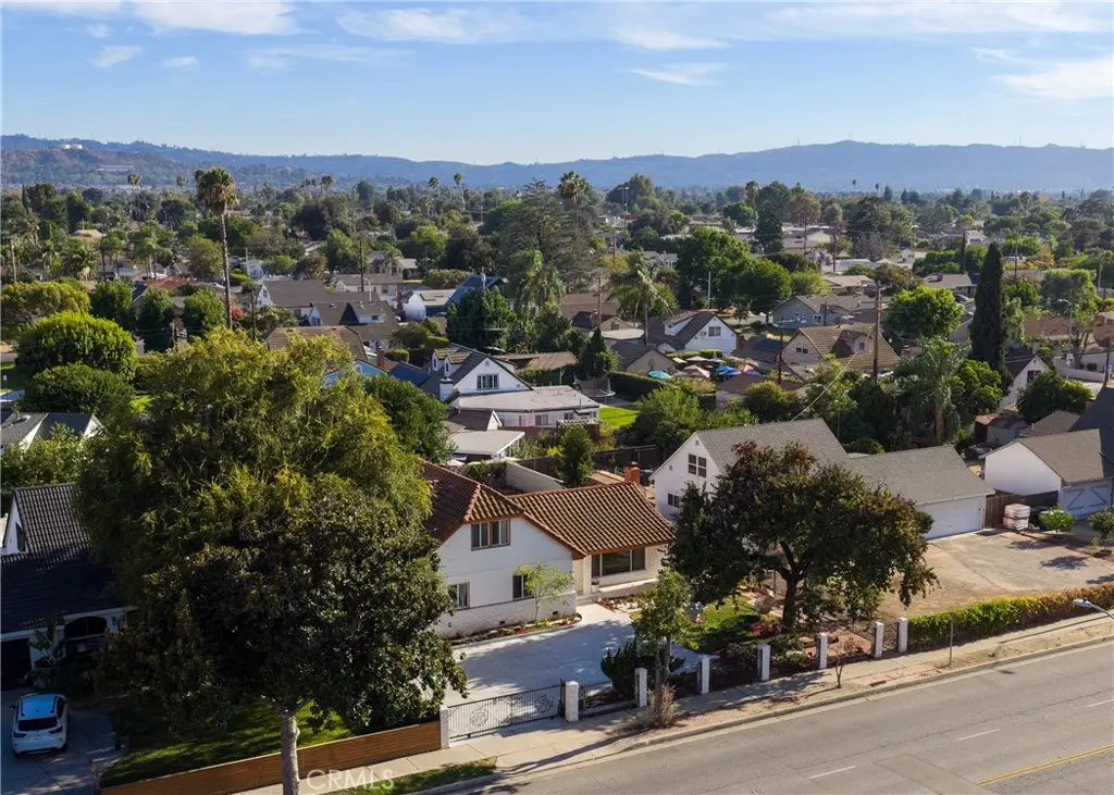 820 E Cameron Avenue, West Covina