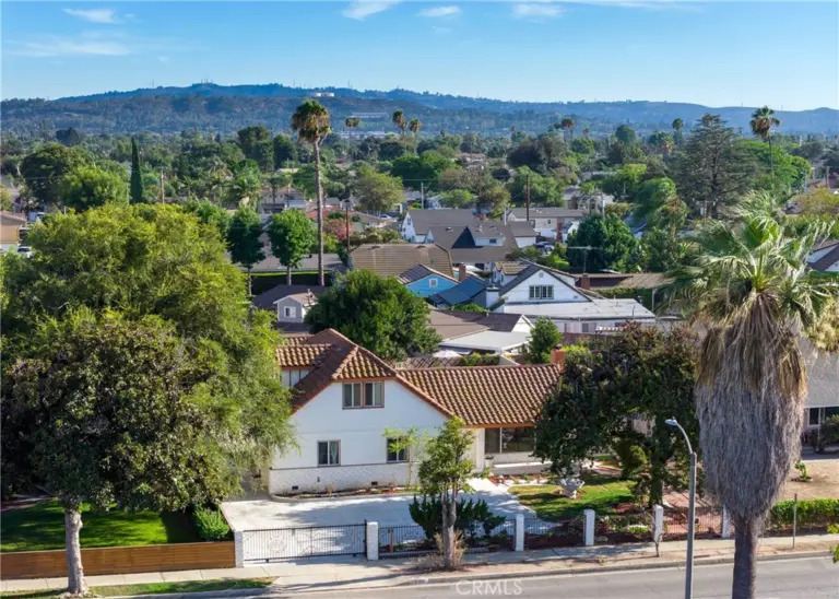 820 E Cameron Avenue, West Covina