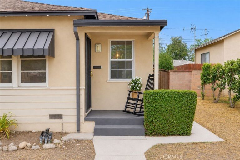 837 N 10th Avenue, Upland